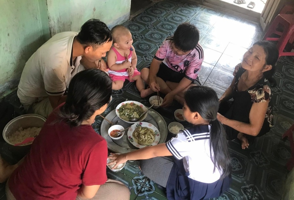 Xin cứu lấy con mắt còn lại của bé gái 2 tuổi - 3 Xin cứu lấy con mắt còn lại của bé gái 2 tuổi - 3