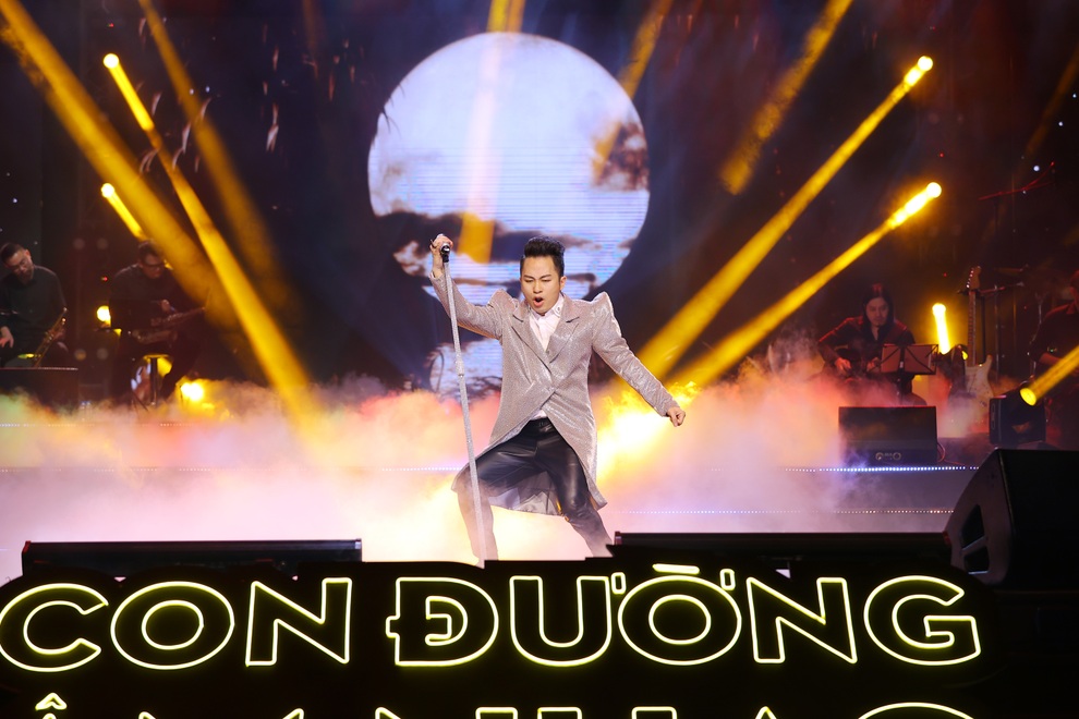 Tùng Dương kể về thời đi xin hát, không bầu show nào nhận - 2