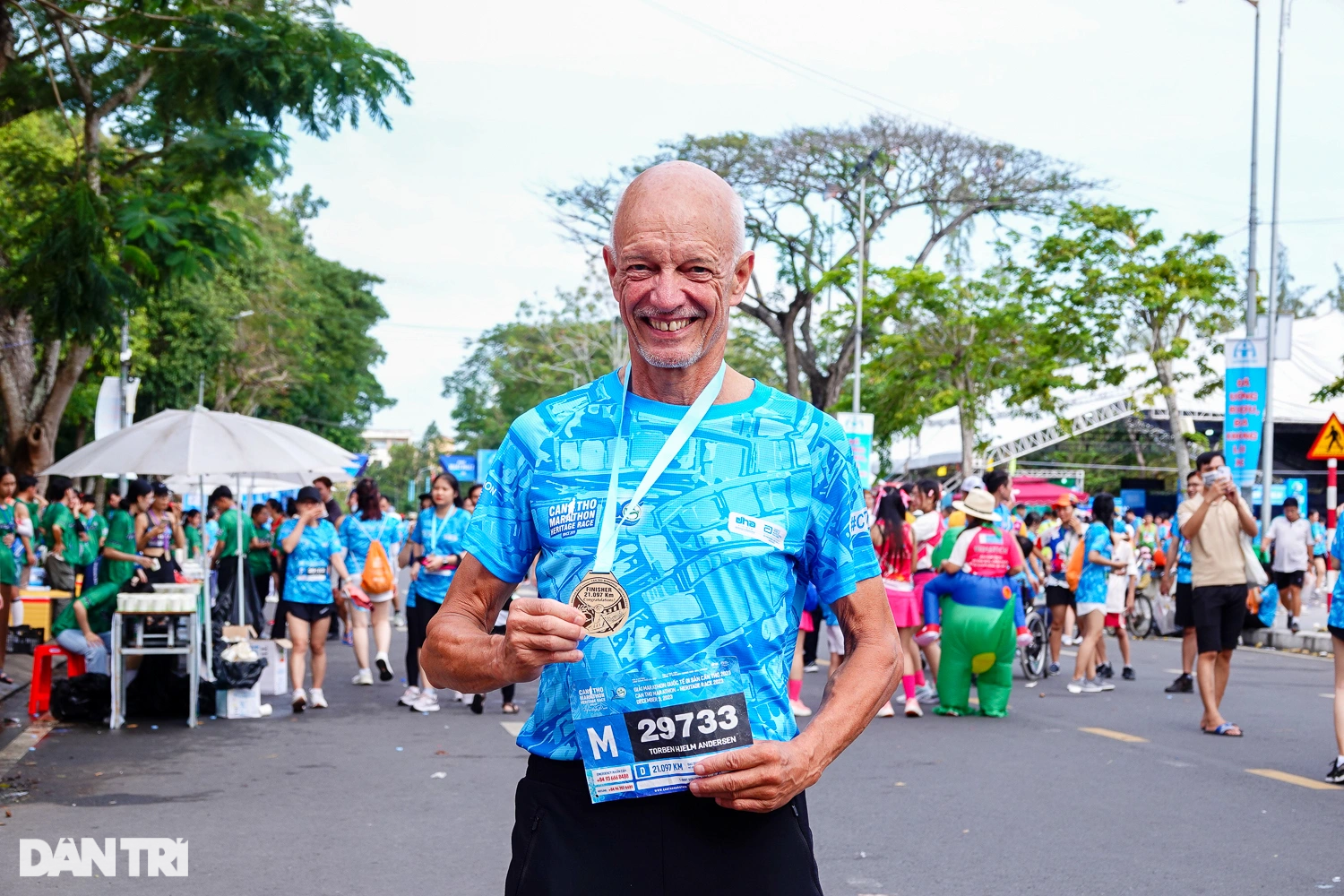 អត្តពលិកក្នុងស្រុក និងបរទេសជាង៩ពាន់នាក់ចូលរួមរត់ម៉ារ៉ាតុងនៅទីក្រុង Can Tho - ៣ Hơn 9.000 vận động viên trong và ngoài nước tham dự giải Marathon ở Cần Thơ - 3