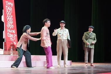 NSND Xuân Bắc trở lại sân khấu với "Bệnh sĩ", gen Z háo hức đi xem