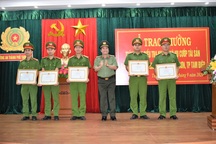 Khen thưởng lực lượng công an phá nhanh vụ án cướp ô tô