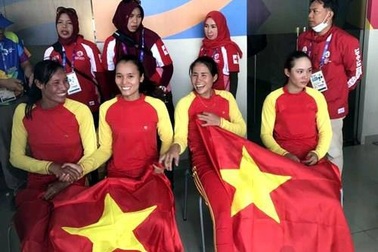 Mở hàng HCV Asiad, 4 VĐV đua thuyền Việt Nam oà khóc vì hạnh phúc