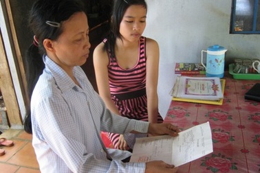 Mẹ mắc bệnh ung thư, nữ sinh 16 tuổi dang dở đường đến trường