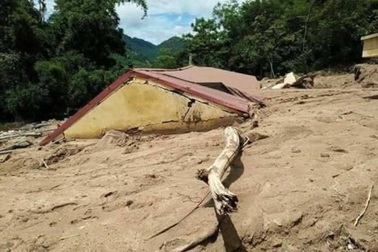 Mới tiếp cận được một phần huyện Mường Lát sau gần một tuần bị lũ cô lập