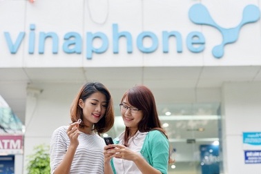 Hotgirl rủ nhau “săn” Galaxy S5 và sim tứ quý giá 0 đồng