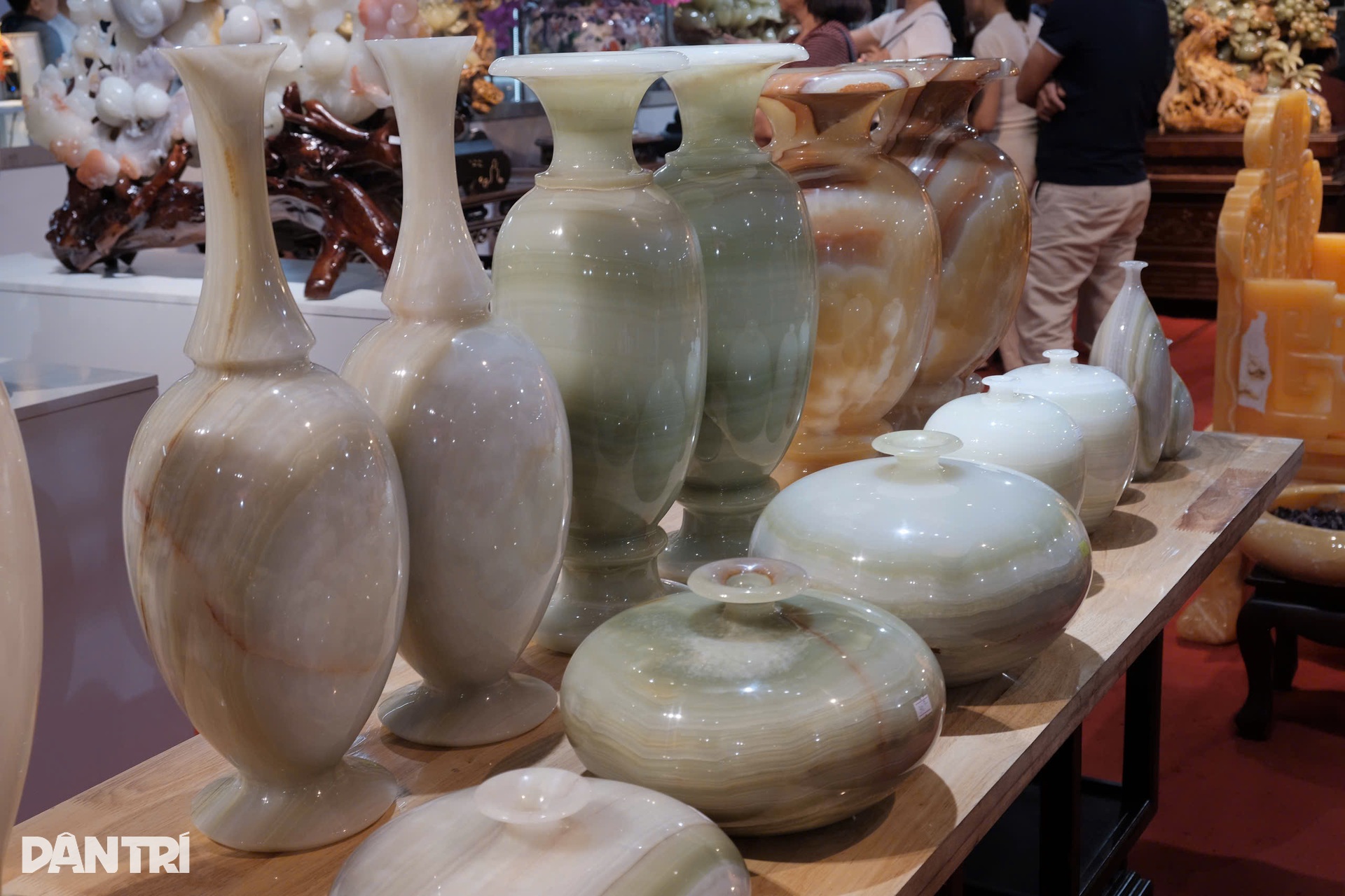 Loạt đá quý có giá rao bán cả tỷ đồng tại Hội chợ Mùa Thu - 12 Loạt đá quý có giá rao bán cả tỷ đồng tại Hội chợ Mùa Thu - 12