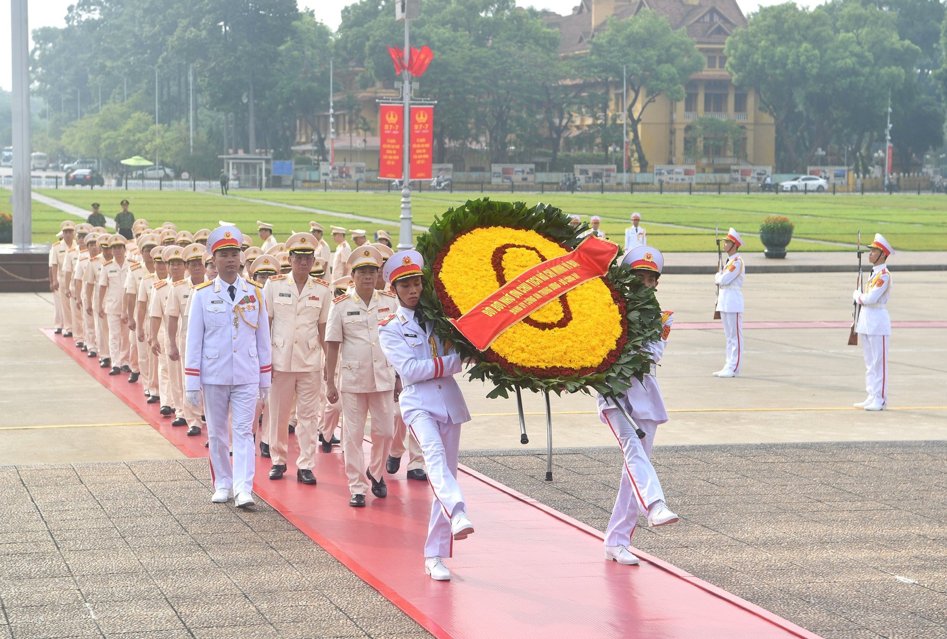 Lãnh đạo Đảng, Nhà nước viếng Chủ tịch Hồ Chí Minh và các Anh hùng liệt sĩ - 4