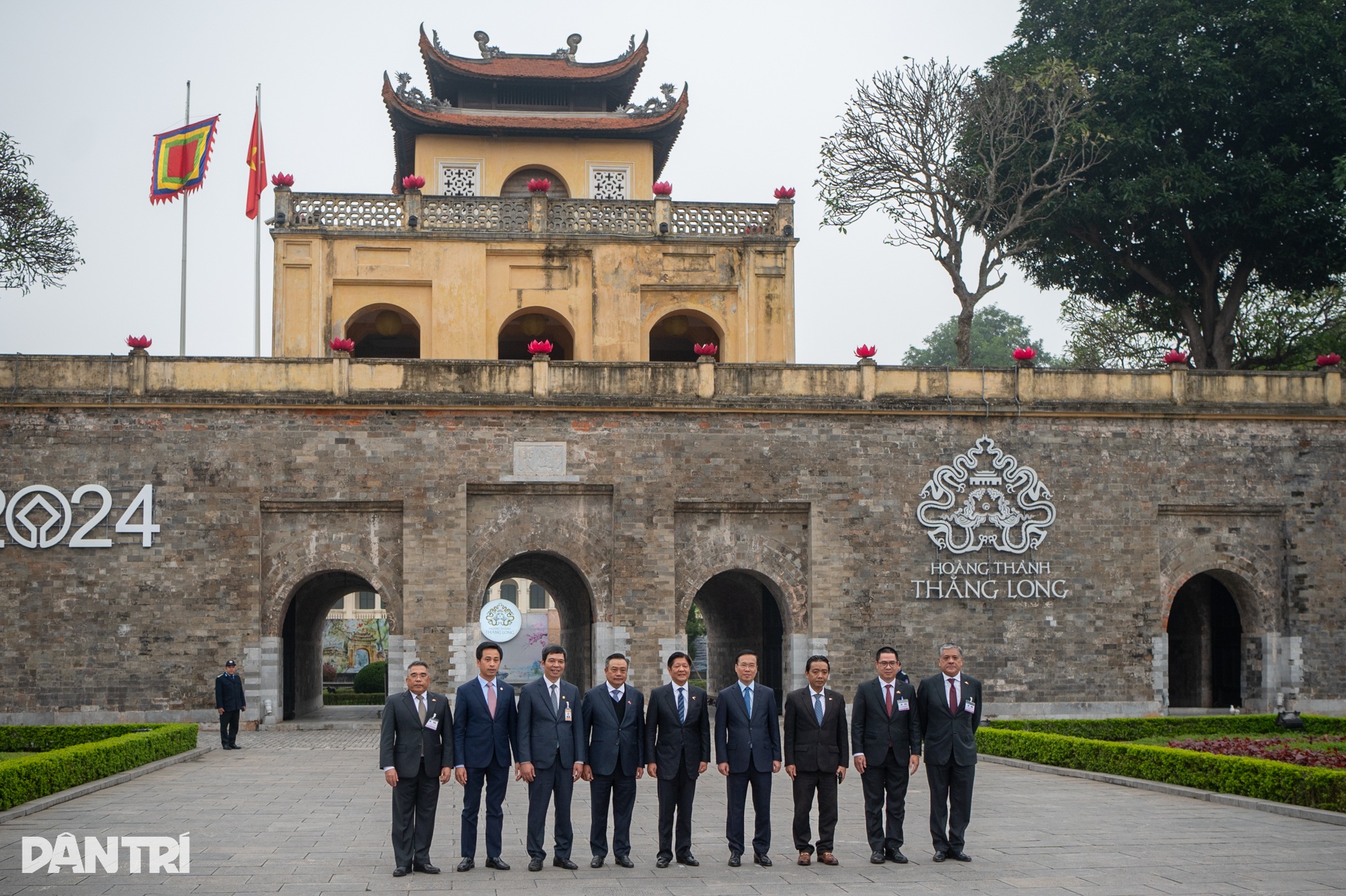 राष्ट्रपति वो वान थुओंग और फिलीपींस के राष्ट्रपति ने इंपीरियल गढ़ का दौरा किया - 9 Chủ tịch nước Võ Văn Thưởng cùng Tổng thống Philippines thăm Hoàng thành - 9