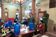 Triệt phá cơ sở sản xuất "chui" hàng nghìn chai nước rửa tay