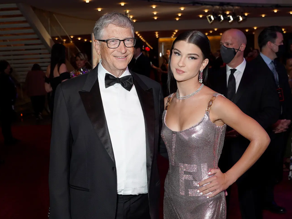 Why does Bill Gates forbid his children from dropping out of school to start a business like him? - 1 Vì sao Bill Gates cấm con bỏ học để khởi nghiệp giống như mình? - 1
