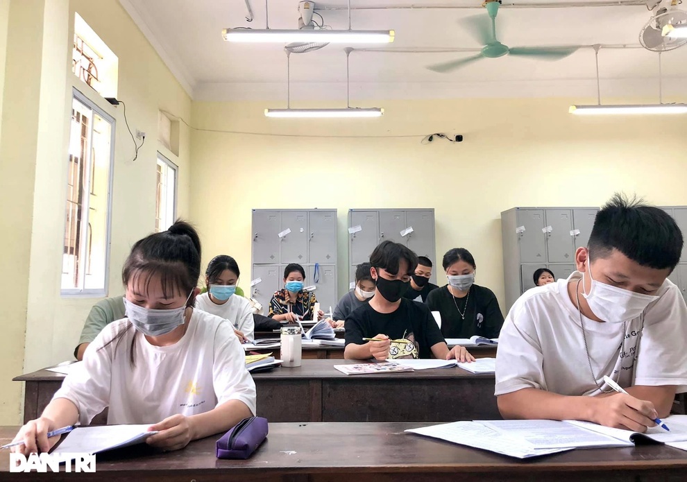 Cô hiệu trưởng: Trong cuộc đua về đích này, các con không đơn độc - 1 Cô hiệu trưởng: Trong cuộc đua về đích này, các con không đơn độc - 1