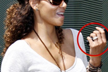 Halle Berry đã đính hôn?