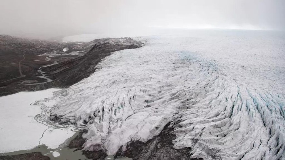 Băng ở Greenland tan chảy hàng loạt sau đợt nắng nóng kỷ lục - 1 Băng ở Greenland tan chảy hàng loạt sau đợt nắng nóng kỷ lục - 1