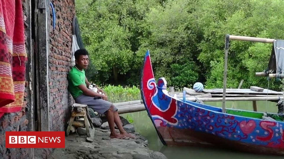Căn nhà sống trơ trọi giữa ngôi làng đang dần chìm xuống biển - 3 Căn nhà sống trơ trọi giữa ngôi làng đang dần chìm xuống biển - 3