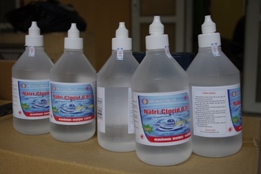 Giật mình công nghệ sản xuất nước muối sinh lý… giả