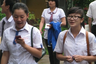 Đủ kiểu tặng học bổng, miễn học phí cho thí sinh