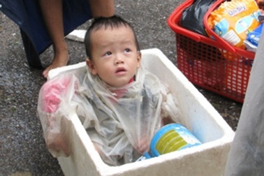 Chùm ảnh: Thương vô cùng lũ trẻ miền Trung