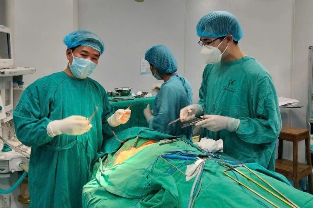 Cứu sống bệnh nhân bị xiên nướng thịt đâm xuyên cổ - 1 Cứu sống bệnh nhân bị xiên nướng thịt đâm xuyên cổ - 1
