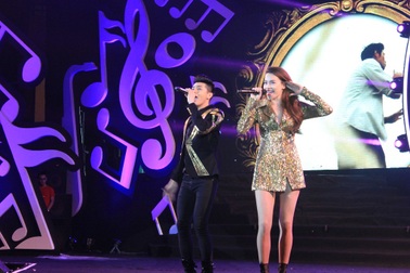 Hồ Ngọc Hà “cháy” hết mình trong Hành trình bài ca sinh viên