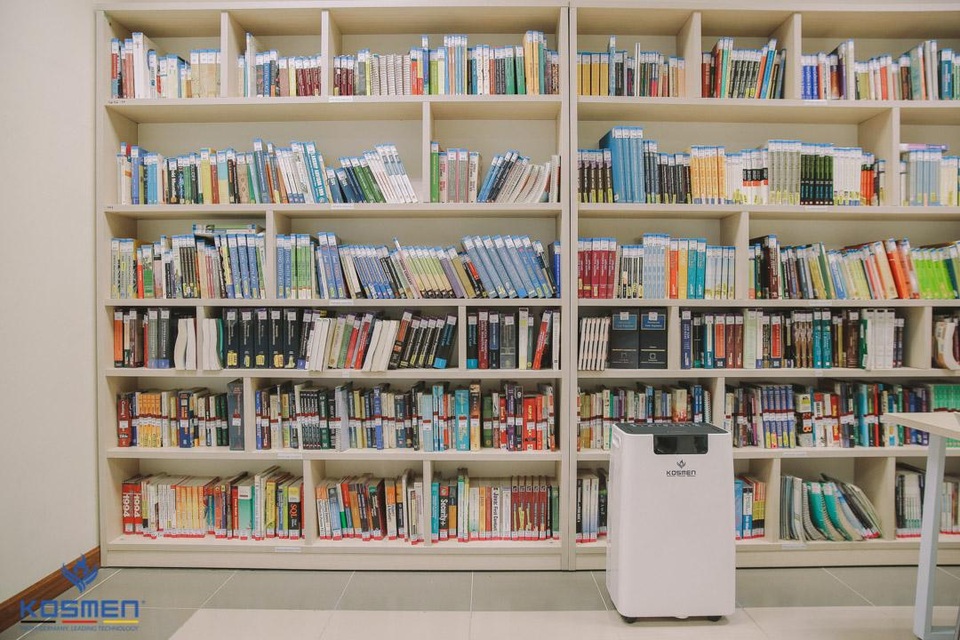 Kosmen Việt Nam trao tặng máy hút ẩm cho Trường đại học Kinh tế Quốc dân - 3 Kosmen Việt Nam trao tặng máy hút ẩm cho Trường đại học Kinh tế Quốc dân - 3