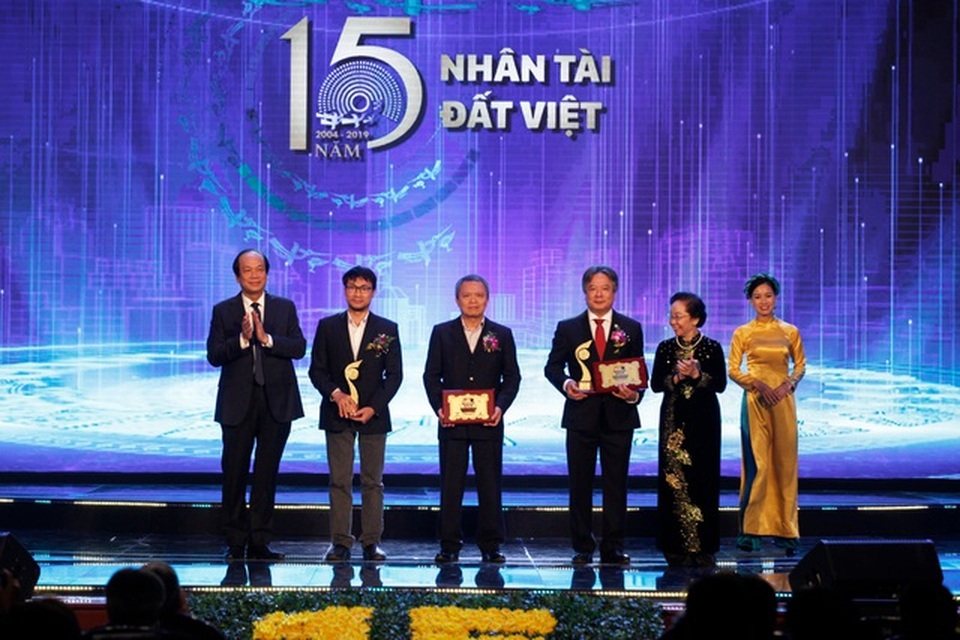 Giải thưởng Nhân tài Đất Việt: Tôn vinh tri thức thời đại và trí tuệ Việt - 11 Giải thưởng Nhân tài Đất Việt: Tôn vinh tri thức thời đại và trí tuệ Việt - 11