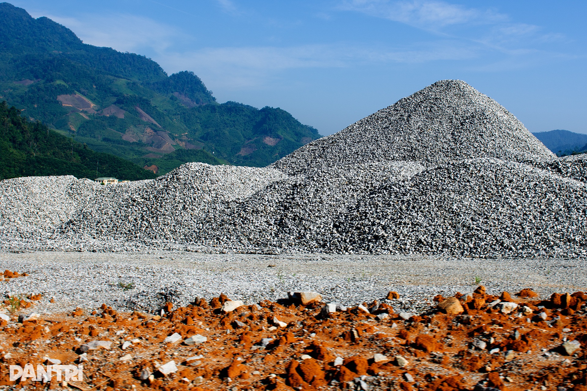 Cận cảnh dự án thủy điện hơn 1.000 tỷ đồng tại Quảng Ngãi - 7 Cận cảnh dự án thủy điện hơn 1.000 tỷ đồng tại Quảng Ngãi - 7