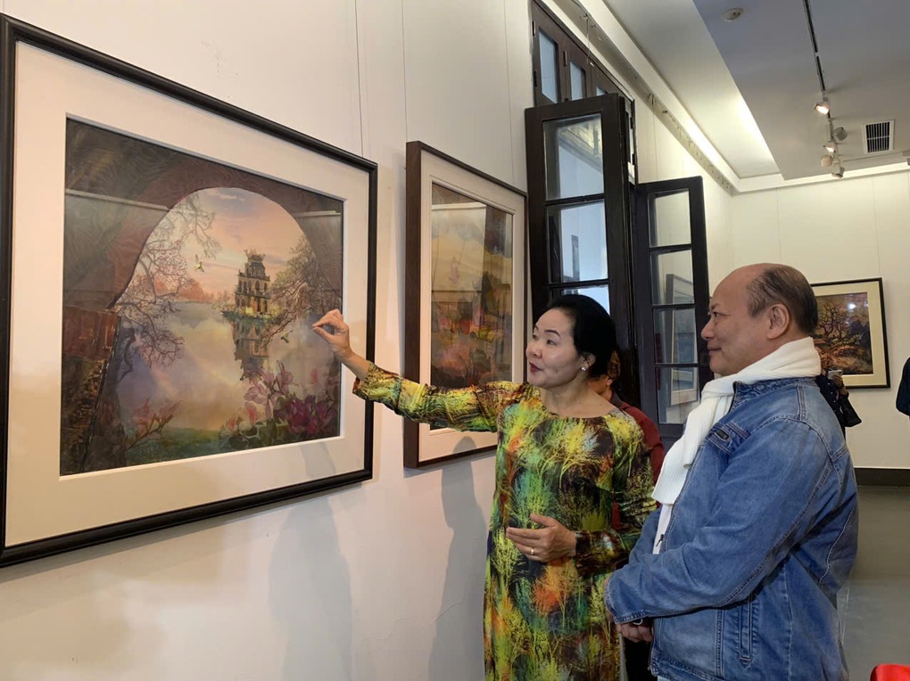 Nữ họa sĩ kể tình yêu đất nước qua tranh vải - 1 Nữ họa sĩ kể tình yêu đất nước qua tranh vải - 1