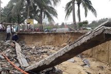 Bờ biển Đà Nẵng sạt lở nghiêm trọng sau cơn mưa lớn