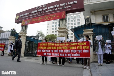 40 bác sĩ "xuống đường" đòi nợ lương, Bộ Y tế chỉ đạo khẩn