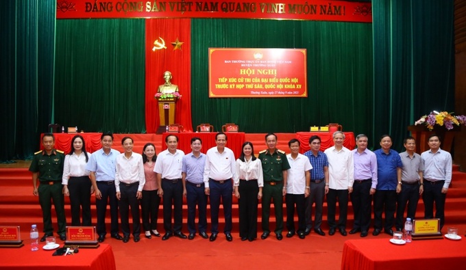 Bộ trưởng Đào Ngọc Dung cùng các đại biểu, cử tri huyện Thường Xuân