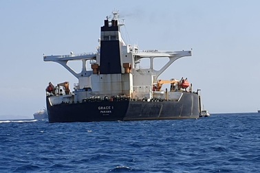 Thuyền trưởng tàu chở dầu Iran bị bắt giữa lúc căng thẳng