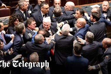 Nghị sĩ, Bộ trưởng Italy ẩu đả giữa phiên họp quốc hội