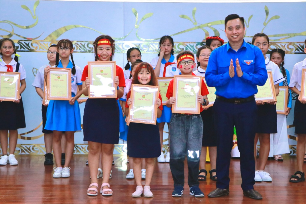 Gần 15.000 thiếu nhi thi tìm hiểu về văn hóa, lịch sử của đất nước - 2 Gần 15.000 thiếu nhi thi tìm hiểu về văn hóa, lịch sử của đất nước - 2