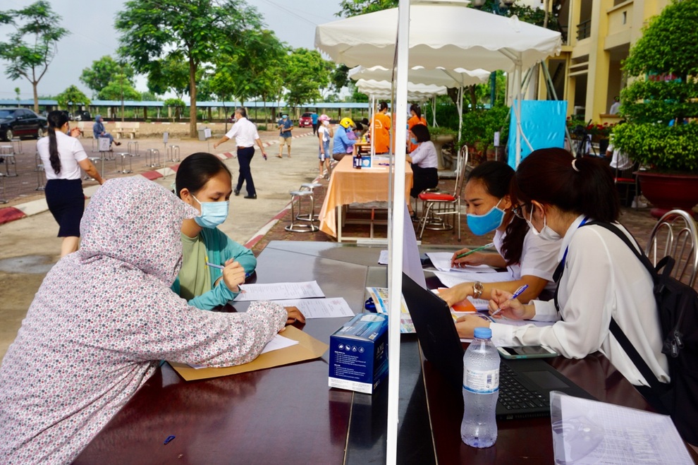 Trường nghề hỗ trợ hơn 1 tỷ đồng chia sẻ khó khăn với sinh viên mùa dịch - 3 Trường nghề hỗ trợ hơn 1 tỷ đồng chia sẻ khó khăn với sinh viên mùa dịch - 3