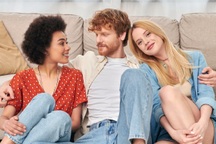 Chung thủy hay "trăng hoa" giúp thỏa mãn hơn: Khoa học kết luận