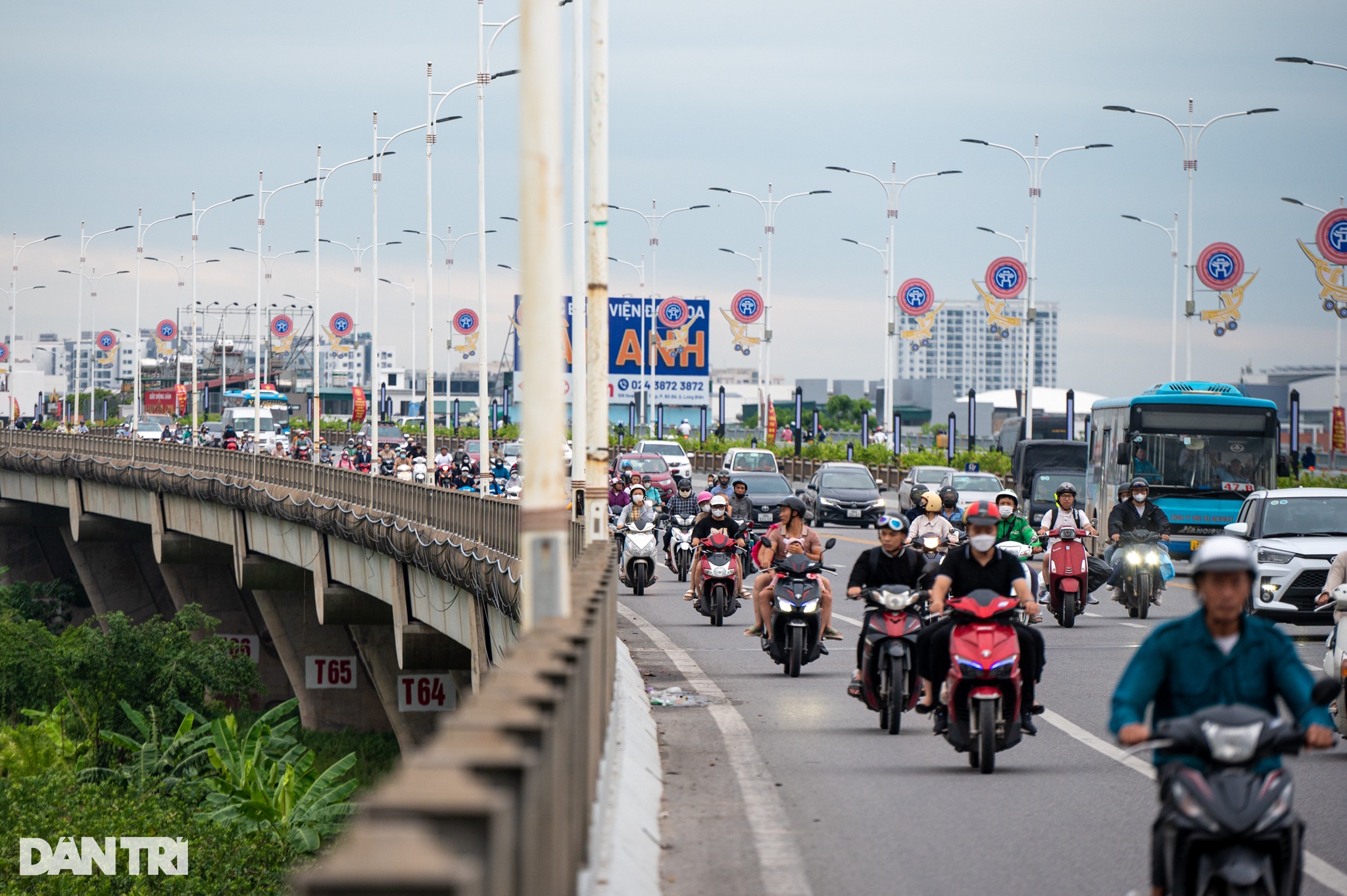 Một tuần sau thông xe giai đoạn 2, cầu Vĩnh Tuy không còn cảnh ùn tắc - 6 Một tuần sau thông xe giai đoạn 2, cầu Vĩnh Tuy không còn cảnh ùn tắc - 6