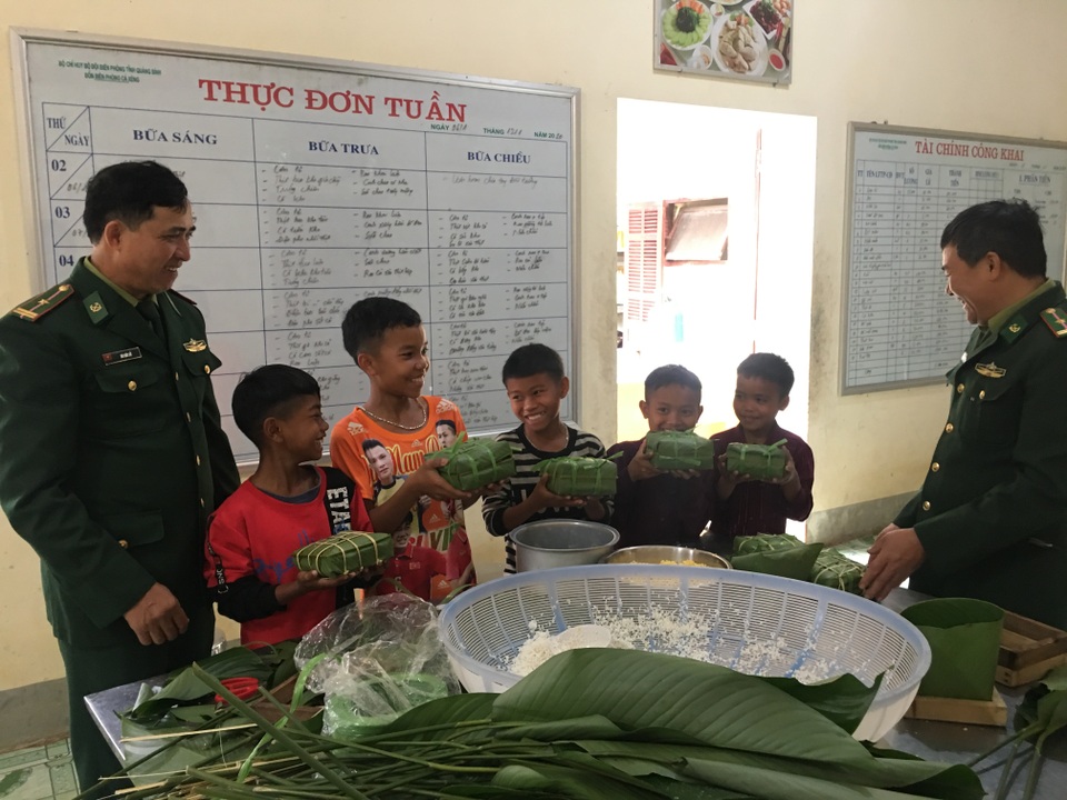 Tết đủ đầy của những cậu học trò người Rục là con nuôi đồn biên phòng - 6 Tết đủ đầy của những cậu học trò người Rục là con nuôi đồn biên phòng - 6