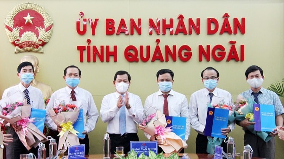 Quảng Ngãi bổ nhiệm 5 giám đốc sở - 1 Quảng Ngãi bổ nhiệm 5 giám đốc sở - 1