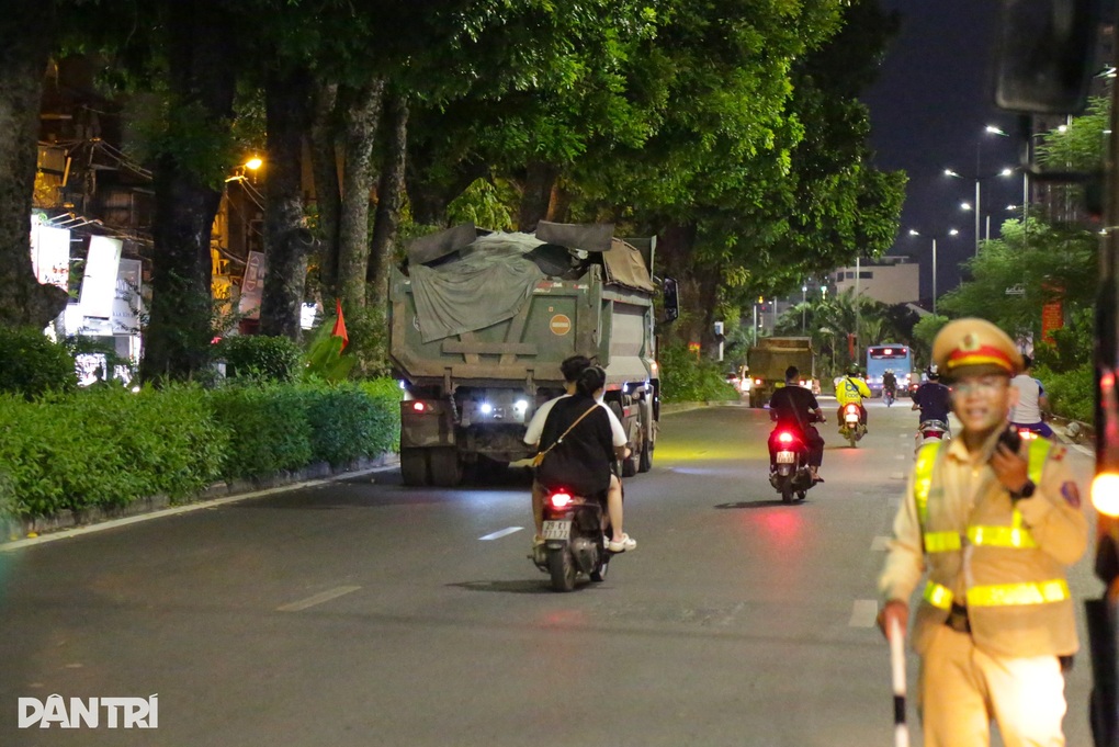 CSGT tăng cường kiểm soát xe hung thần trên đường phố - 1 CSGT tăng cường kiểm soát xe hung thần trên đường phố - 1