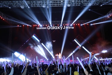 Bất chấp mưa to, Isaac, Emily, Hạnh Sino vẫn hết mình cùng khán giả Thanh Hoá