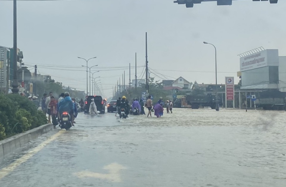 Thuê trực thăng vào khu thủy điện nghi bị sạt lở khiến nhiều người mắc kẹt - 3 Thuê trực thăng vào khu thủy điện nghi bị sạt lở khiến nhiều người mắc kẹt - 3