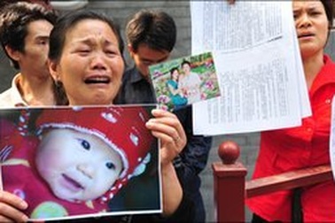 Trung Quốc đóng cửa 533 công ty sữa