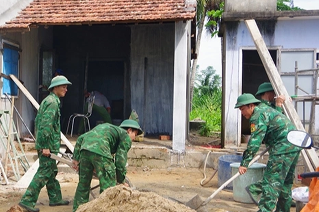 Mỗi tuần giúp đỡ một hộ nghèo ở khu vực biên giới biển - 1 Mỗi tuần giúp đỡ một hộ nghèo ở khu vực biên giới biển - 1