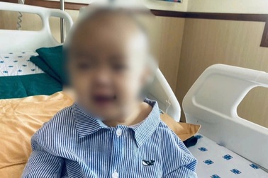 Bé trai được ghép gan của mẹ đã xuất viện, gia đình xin ngừng nhận hỗ trợ