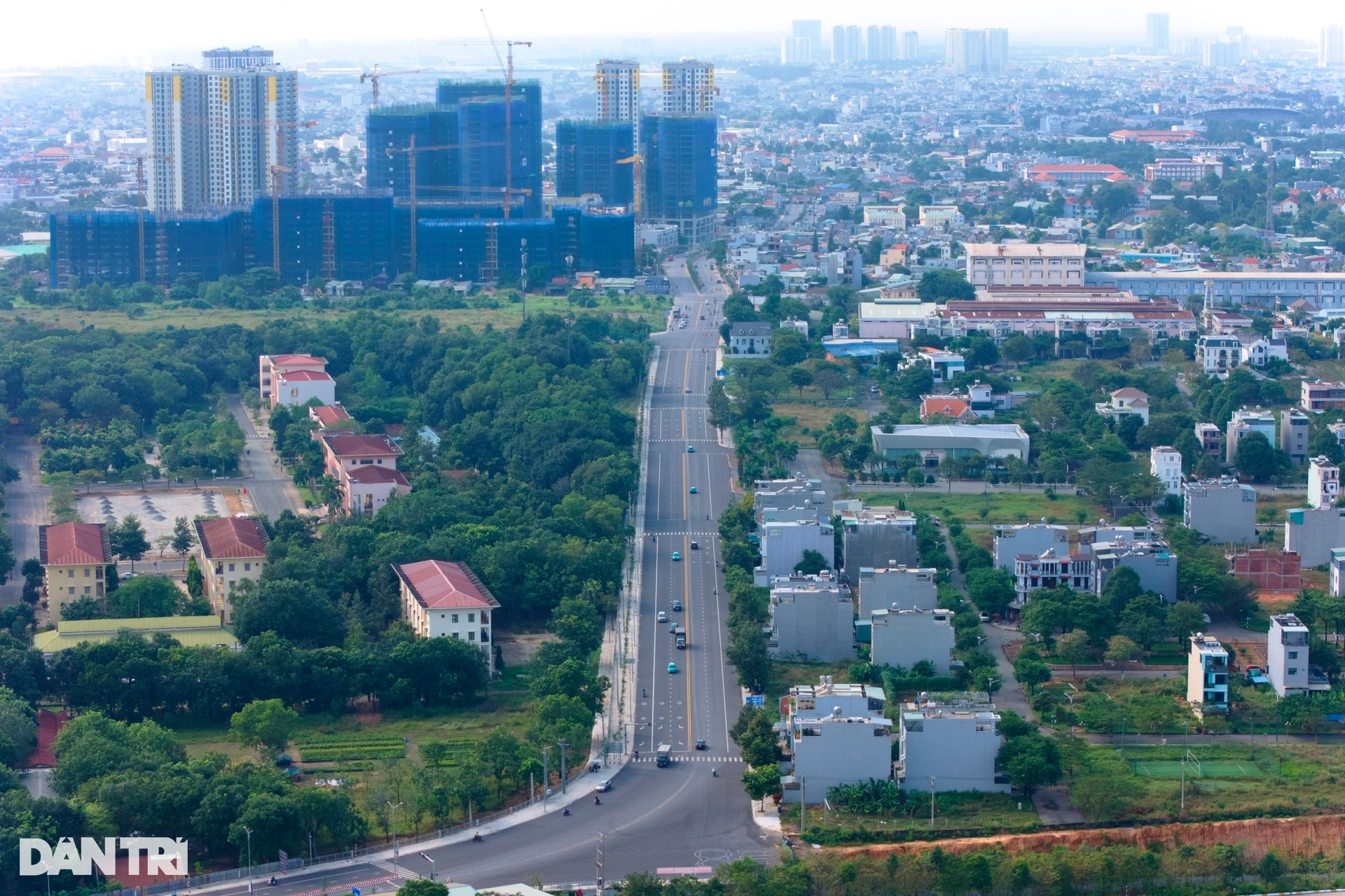 Nhiều tuyến đường dẫn vào Đại học Quốc gia TPHCM tất bật thay áo mới - 10 Nhiều tuyến đường dẫn vào Đại học Quốc gia TPHCM tất bật thay áo mới - 10