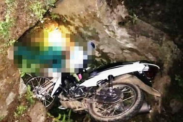 Đi gửi tiền cho vợ, Phó Chỉ huy Quân sự xã ngã xuống cống tử vong