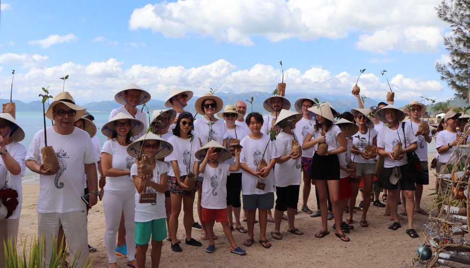 Khu nghỉ dưỡng L’Alya Ninh Vân Bay cùng du khách hưởng ứng phong trào trồng rừng ngập mặn - 2 Khu nghỉ dưỡng L’Alya Ninh Vân Bay cùng du khách hưởng ứng phong trào trồng rừng ngập mặn - 2