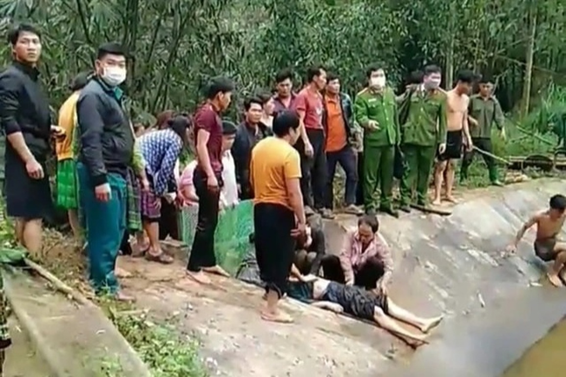Người đàn ông lao xuống ao cứu 2 vợ chồng đuối nước, cả 3 thiệt mạng - 1 Người đàn ông lao xuống ao cứu 2 vợ chồng đuối nước, cả 3 thiệt mạng - 1