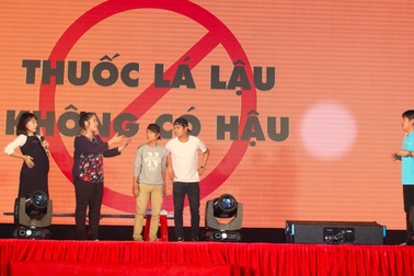 Chương trình cộng đồng kêu gọi người dân ngừng hút thuốc lá lậu chứa coumarin