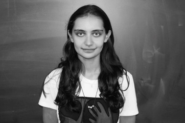 Bị ghế từ tầng 12 rơi xuống trúng đầu, cô gái lõm cả hộp sọ